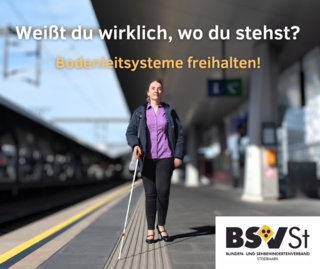 Bildtext: Dame mit Orientierungsstock auf einer Leitlinie auf einem Bahnsteig. Text oben: Weißt du wirklich, wo du stehst? Bodenleitsysteme freihalten! rechts unten: Logo des BSVSt; Bild: BSVÖ.