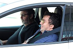 Ferdinand macht sich am Steuer bereit